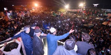 Step down, quit politics or announce immediate polls, Bilawal asks PM Imran