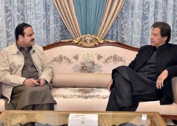 Punjab CM Usman Buzdar presents his resignation to PM Imran