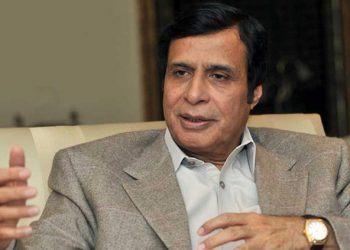 Pervaiz Elahi asks PM Imran to be careful of his advisers