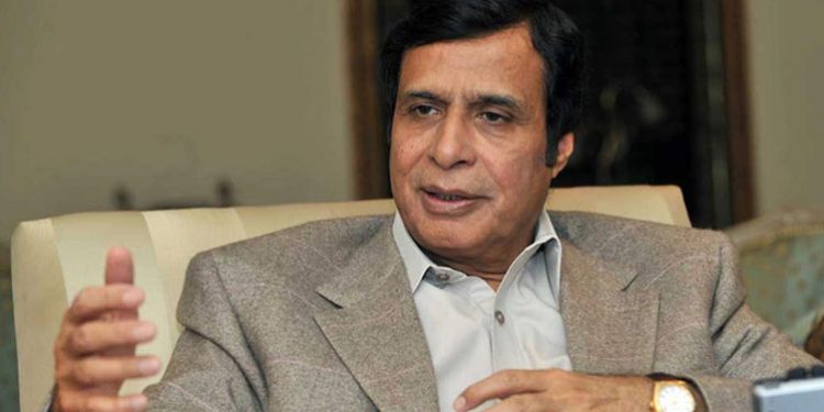 Pervaiz Elahi asks PM Imran to be careful of his advisers
