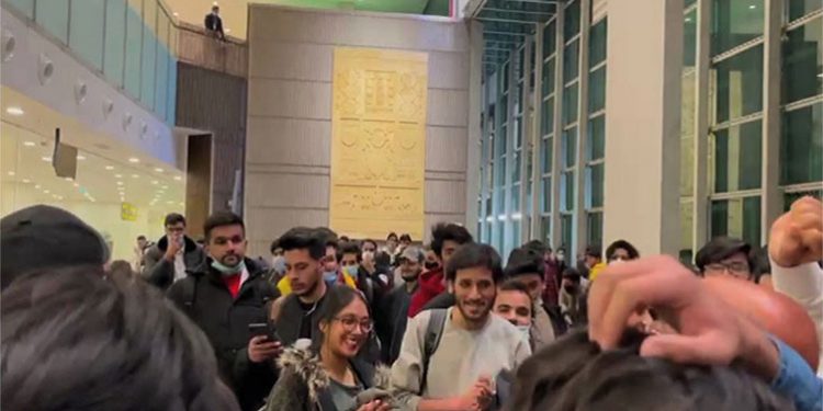 PIA plane returns carrying 230 Pakistanis stranded in Ukraine