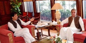 PM Imran, FM Qureshi discuss rapidly evolving political situation