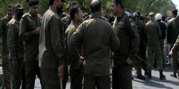 Police baton charge protesting PU employees in Lahore