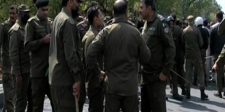 Police baton charge protesting PU employees in Lahore