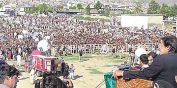 Reach Islamabad to show you stand with the truth: PM Imran Khan tells nation