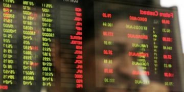 Bulls hold sway as PSX gains over 340 points