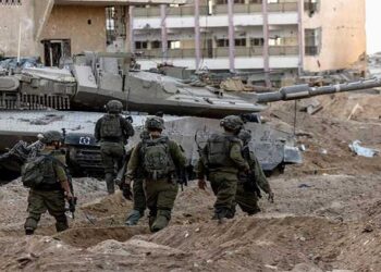Israeli, Hamas fighters in close combat in Gaza City as civilians flee